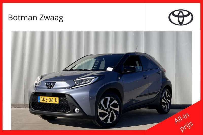 Grijs, metallic lak Nieuw 2024 Toyota Aygo Pulse Hatchback | € 20.499 (Eerlijke prijs) - Afbeelding 1/4