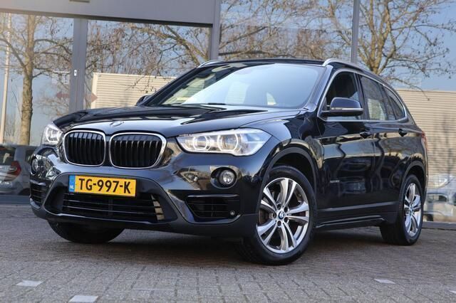 Zwart Gebruikt 2018 BMW X1 Executive SUV | € 19.995 (Iets duurder) - Afbeelding 1/4