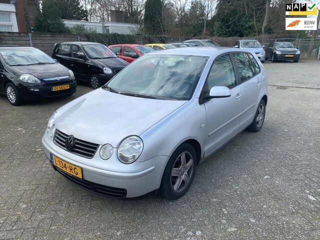 Grijs Gebruikt 2004 VW Polo Hatchback | € 1.450 (Eerlijke prijs) - Afbeelding 1/4