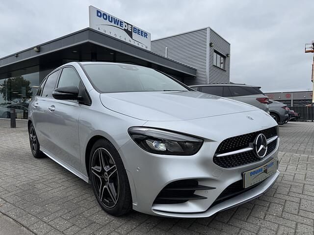 Grijs Gebruikt 2021 Mercedes B180 Business MPV | € 27.950 (Eerlijke prijs) - Afbeelding 1/4