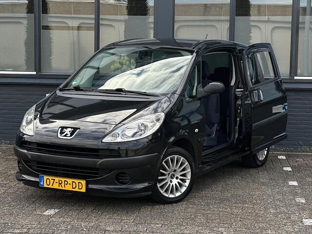 Occasion Peugeot 1007 73 PK (53 kW) 2005 Zwart MPV