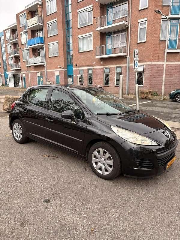 Zwart Gebruikt 2010 Peugeot 207 Hatchback | € 4.000 (Eerlijke prijs) - Afbeelding 1/4