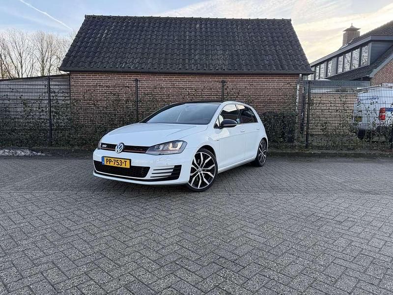 Wit Occasion 2015 VW Golf VII GTI Hatchback | € 16.500 (Eerlijke prijs) - Afbeelding 1/4