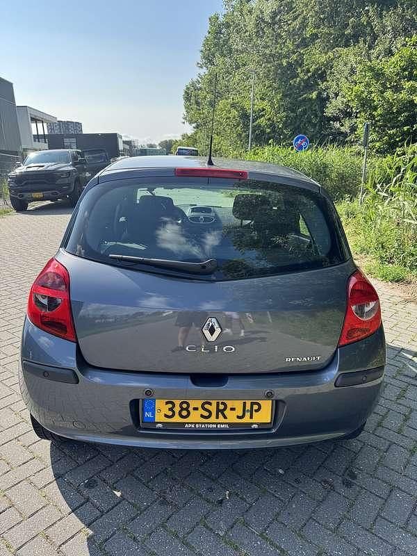 Blauw Gebruikt 2006 Renault Clio II Luxe Hatchback | € 1.950 (Goede deal) - Afbeelding 1/4