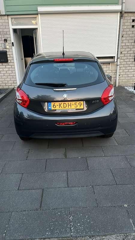 Grijs Gebruikt 2013 Peugeot 208 Envy Hatchback | € 4.250 (Super prijs) - Afbeelding 1/4