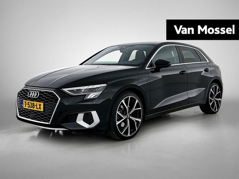 Zwart Occasion 2023 Audi A3 Sportback Advanced Hatchback | € 27.900 (Eerlijke prijs) - Afbeelding 1/4