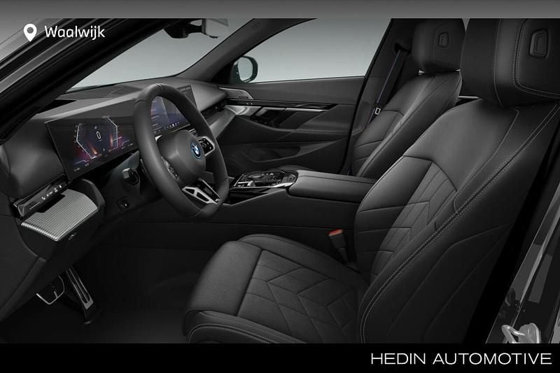 Nieuw BMW i5 Comfort Edition 22 kW (30 PK) 2026 Zwart Stationwagen