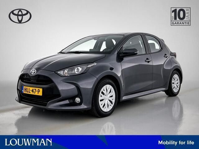 Grijs metallic Gebruikt 2024 Toyota Yaris Active Hatchback | € 22.945 (Eerlijke prijs) - Afbeelding 1/4