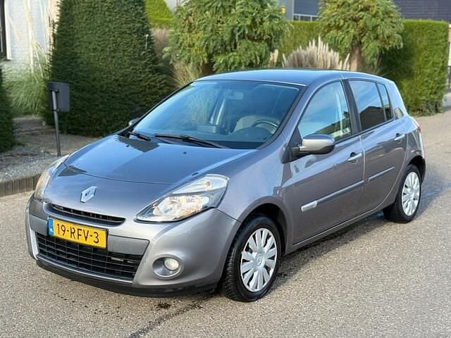 Grijs Gebruikt 2011 Renault Clio II Hatchback | € 2.499 (Eerlijke prijs) - Afbeelding 1/4