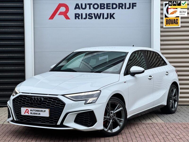 Wit Gebruikt 2022 Audi A3 Hatchback | € 27.500 (Eerlijke prijs) - Afbeelding 1/4