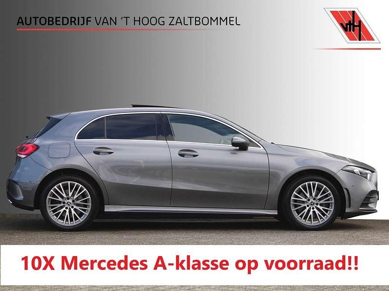 Grijs, metallic lak Gebruikt 2021 Mercedes A250 AMG line Hatchback | € 28.900 (Eerlijke prijs) - Afbeelding 1/4