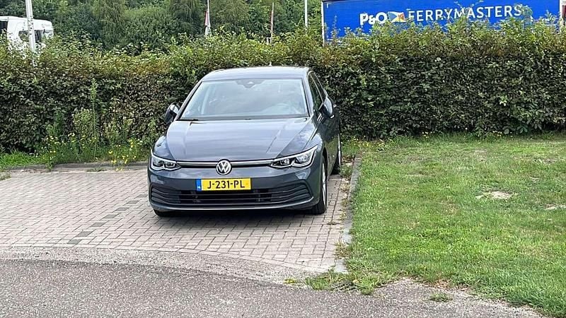Grijs Gebruikt 2020 VW Golf VIII Style Hatchback | € 15.500 (Super prijs) - Afbeelding 1/4