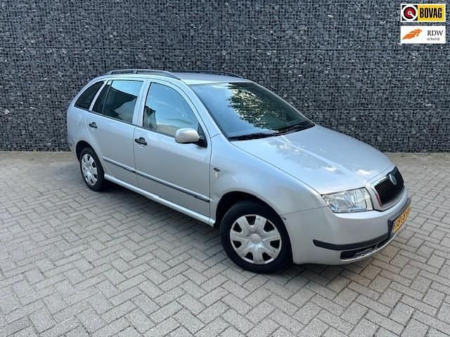 Grijs Gebruikt 2002 Skoda Fabia Comfort Hatchback | € 1.450 (Goede deal) - Afbeelding 1/4
