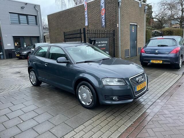 Occasion Audi A3 Attraction 102 PK (75 kW) 2009 Grijs, metallic lak Hatchback