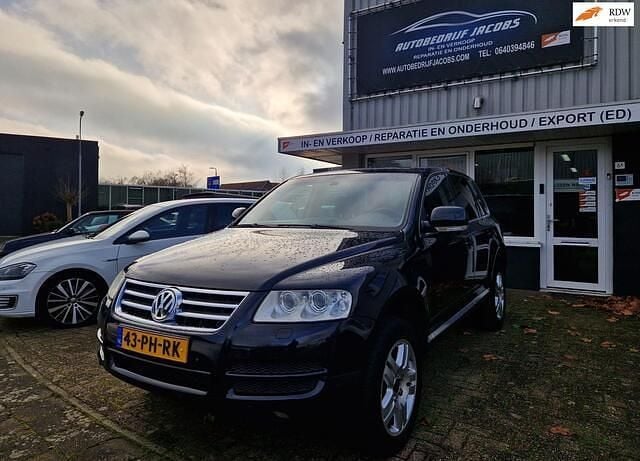 Zwart (metallic) Occasion 2004 VW Touareg SUV | € 5.650 (Duur) - Afbeelding 1/4