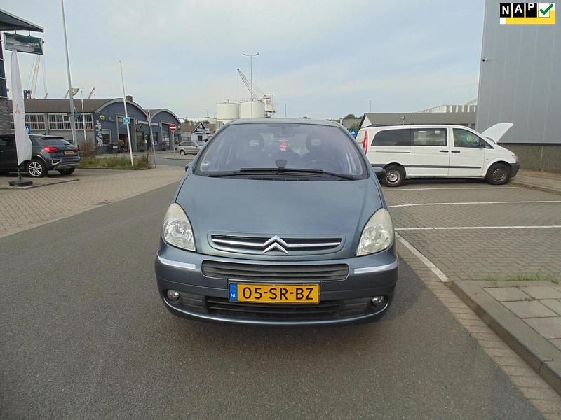 Grijs Gebruikt 2006 Citroën Xsara Picasso MPV | € 1.499 (Eerlijke prijs) - Afbeelding 1/4