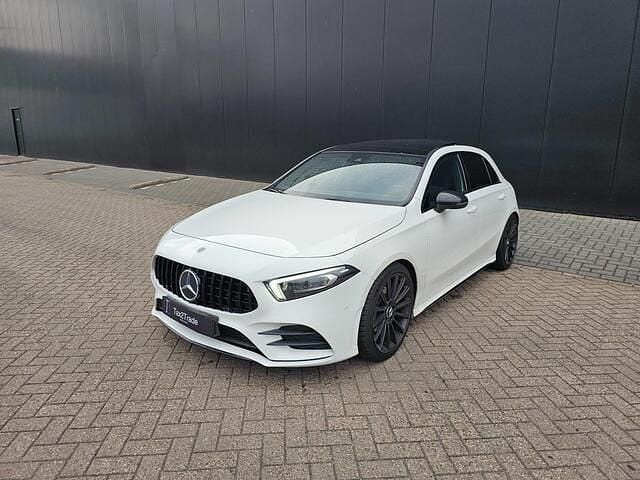 Wit Gebruikt 2018 Mercedes A250 Premium Plus Hatchback | € 28.995 (Iets duurder) - Afbeelding 1/4