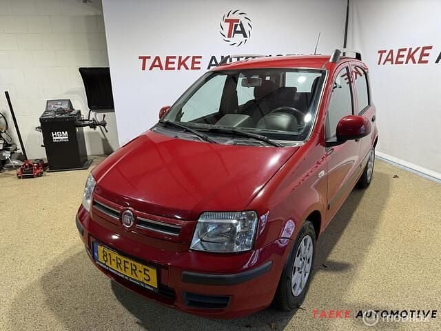 Rood Gebruikt 2011 Fiat Panda Hatchback | € 1.950 (Goede deal) - Afbeelding 1/4