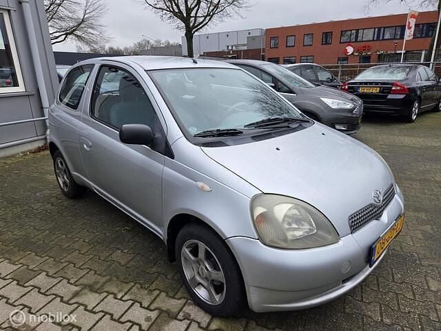 Occasion Toyota Yaris Luna 86 PK (63 kW) 2000 Grijs Hatchback