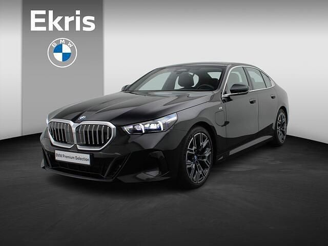 Zwart Gebruikt 2024 BMW 530e M Sport Sedan | € 63.900 - Afbeelding 1/4