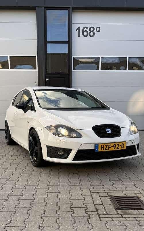 Wit Occasion 2009 Seat Leon FR MPV | € 6.999 (Iets duurder) - Afbeelding 1/4