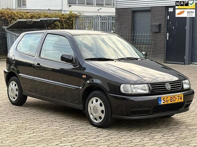 Zwart Gebruikt 1997 VW Polo Hatchback | € 1.449 (Eerlijke prijs) - Afbeelding 1/4