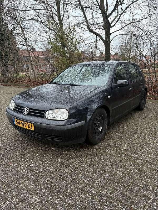 Zwart Occasion 2000 VW Golf Sedan | € 1.000 (Goede deal) - Afbeelding 1/4