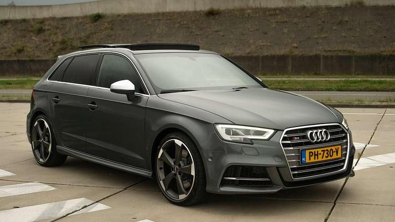 Grijs Gebruikt 2017 Audi S3 Hatchback | € 37.950 (Duur) - Afbeelding 1/4