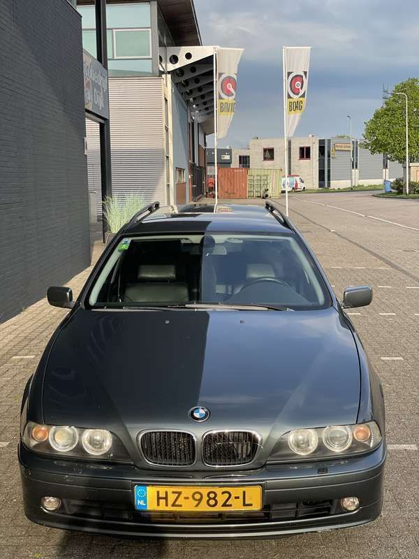 Grijs Gebruikt 2003 BMW 520 Stationwagen | € 2.500 (Eerlijke prijs) - Afbeelding 1/4
