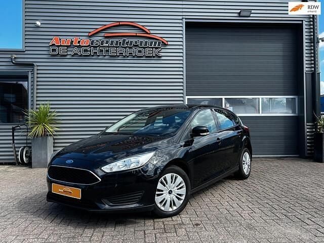 Zwart Gebruikt 2015 Ford Focus Trend Hatchback | € 7.999 (Goede deal) - Afbeelding 1/4