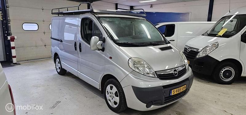 Zilver Gebruikt 2009 Opel Vivaro MPV | € 6.750 (Duur) - Afbeelding 1/4