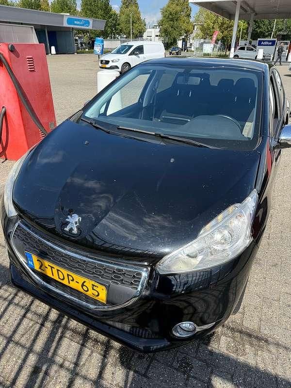 Zwart Gebruikt 2014 Peugeot 208 Hatchback | € 3.500 (Super prijs) - Afbeelding 1/4