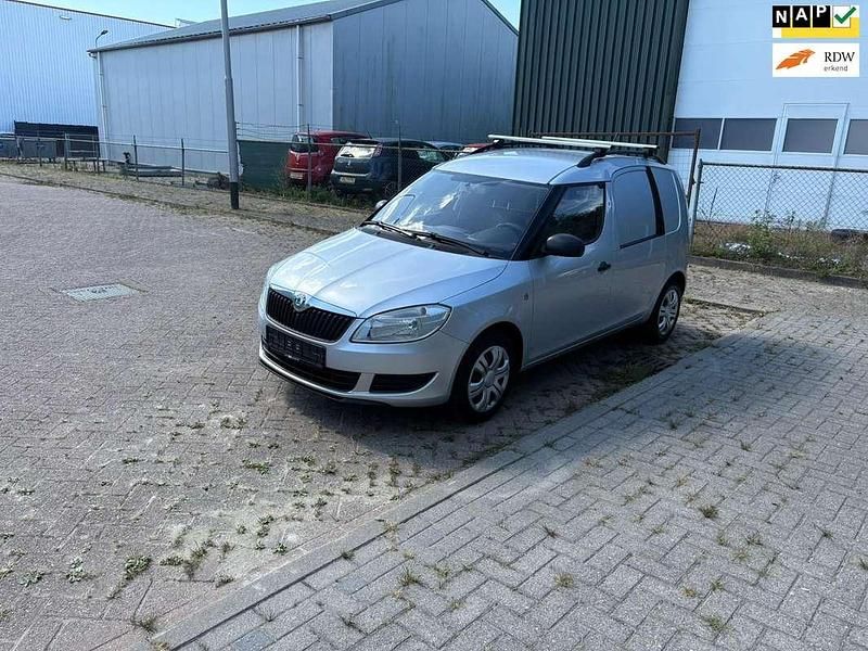 Zilver Gebruikt 2012 Skoda Roomster MPV | € 4.250 (Goede deal) - Afbeelding 1/4