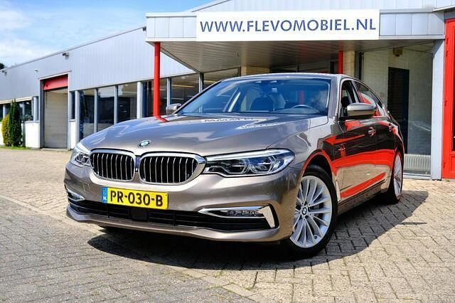 Grijs, metallic lak Gebruikt 2017 BMW 530e Executive Sedan | € 25.450 (Goede deal) - Afbeelding 1/4