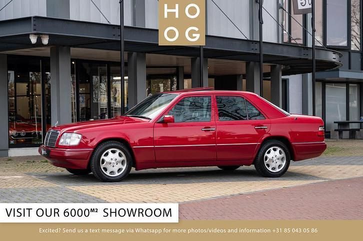 Rood Gebruikt 1994 Mercedes E200 Sedan | € 21.950 - Afbeelding 1/1