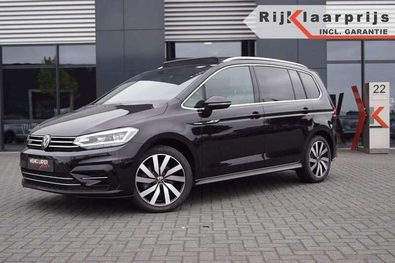 Zwart Gebruikt 2024 VW Touran R-line MPV | € 47.950 - Afbeelding 1/4