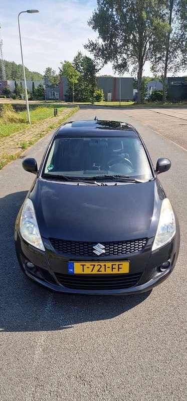 Zwart Gebruikt 2010 Suzuki Swift Hatchback | € 4.650 (Eerlijke prijs) - Afbeelding 1/4