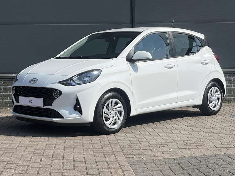 Wit Gebruikt 2021 Hyundai i10 Comfort Hatchback | € 10.730 (Eerlijke prijs) - Afbeelding 1/4