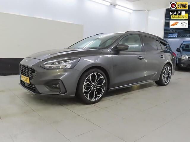Grijs Gebruikt 2019 Ford Focus Business Edition Stationwagen | € 17.599 (Iets duurder) - Afbeelding 1/4