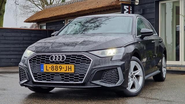 Zwart Occasion 2021 Audi A3 Sportback S-Line Hatchback | € 24.950 (Goede deal) - Afbeelding 1/4