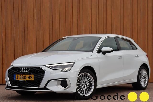 Wit Gebruikt 2020 Audi A3 Sportback Business Hatchback | € 24.940 (Eerlijke prijs) - Afbeelding 1/4