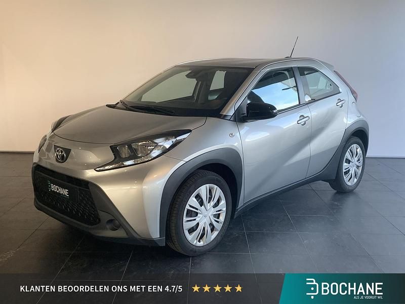 Grijs Occasion 2022 Toyota Aygo X Play SUV | € 15.184 (Goede deal) - Afbeelding 1/4