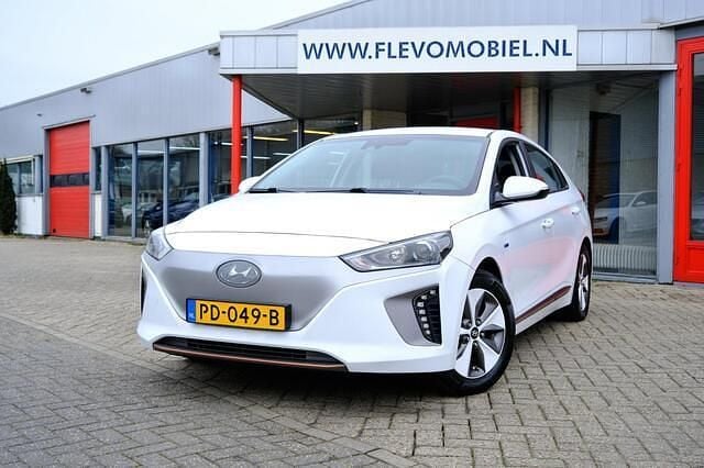 Occasion Hyundai Ioniq Comfort 88 kW (120 PK) 2017 Wit Hatchback