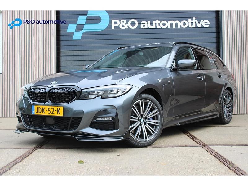 Grijs Occasion 2021 BMW 330 M Sport Stationwagen | € 30.995 (Eerlijke prijs) - Afbeelding 1/4