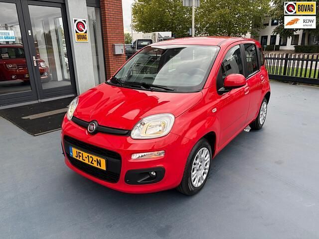 Occasion Fiat Panda Lounge 69 PK (50 kW) 2018 Rood Hatchback