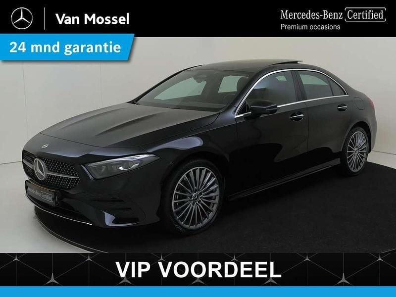 Zwart, metallic lak Gebruikt 2024 Mercedes A250 AMG line Sedan | € 38.945 (Iets duurder) - Afbeelding 1/4