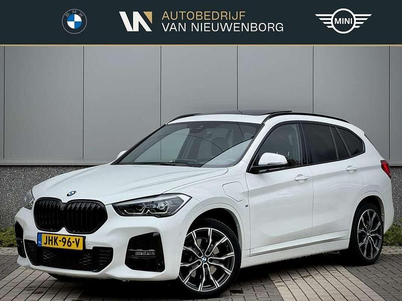 Wit Gebruikt 2020 BMW X1 M Sport SUV | € 29.640 (Eerlijke prijs) - Afbeelding 1/4