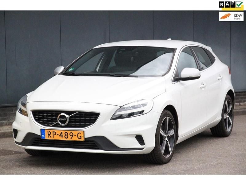 Wit Gebruikt 2018 Volvo V40 Business Edition Stationwagen | € 17.950 (Eerlijke prijs) - Afbeelding 1/4