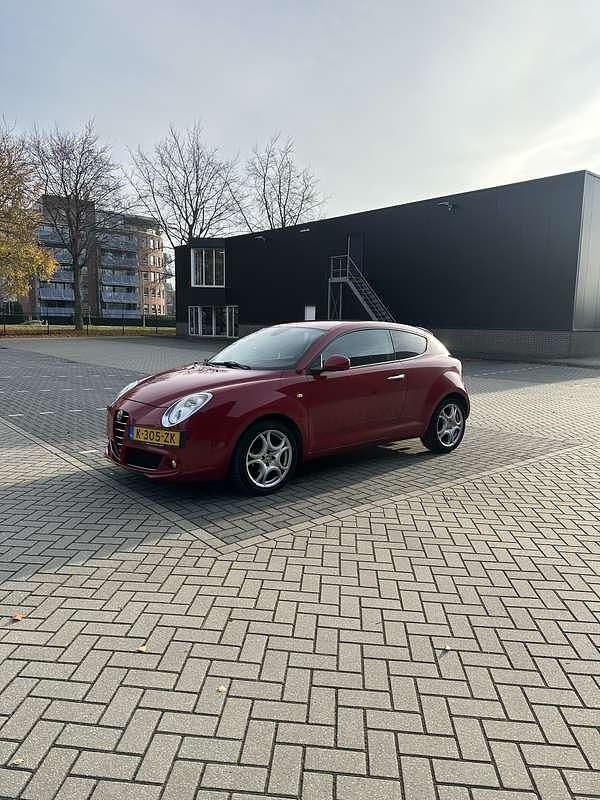 Rood Gebruikt 2009 Alfa Romeo MiTo Progression Hatchback | € 3.200 (Eerlijke prijs) - Afbeelding 1/4