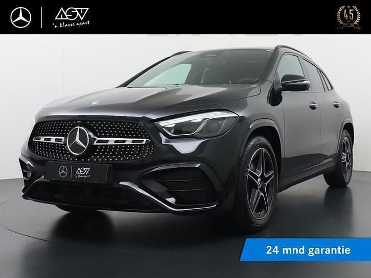 Zwart Occasion 2025 Mercedes GLA180 Business SUV | € 54.880 (Eerlijke prijs) - Afbeelding 1/4